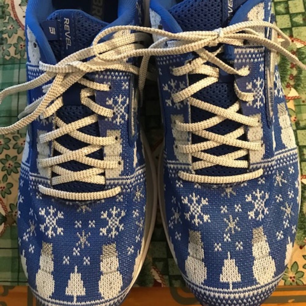 Running  tennis shoes Brooks Christmas Edition